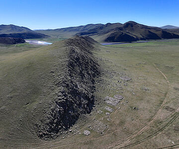 Bronzezeitliches Gräberfeld von Maikhan Tolgoi in der Zentralmongolei