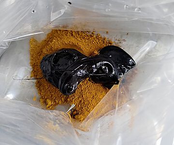 Experiment zur Herstellung von Klebstoff auf der Basis von Bitumen