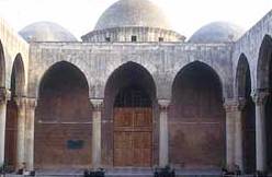 Hof der Madrasa al-Firdaus in Aleppo (Foto: Lorenz Korn) Hof der Madrasa al-Firdaus in Aleppo (Foto: Lorenz Korn)