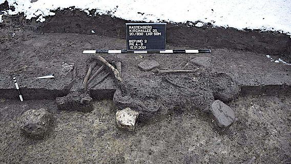 Bestattung der frühen Bronzezeit in sogenannter Hockerstellung