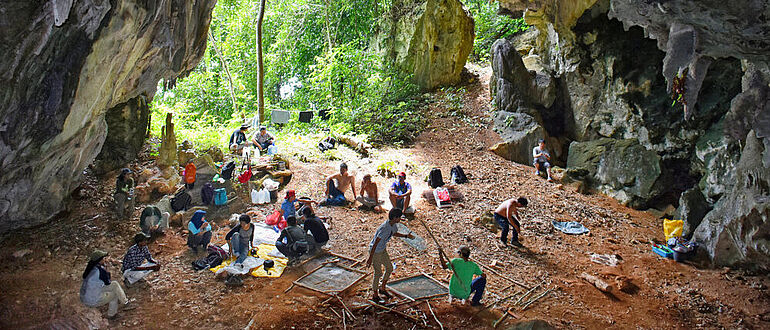 Höhleneingang der Fundstätte Topogaro 2 im Topogaro-Höhlenkomplex im Zentrum der Insel Sulawesi