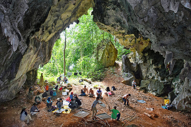 Höhleneingang der Fundstätte Topogaro 2 im Topogaro-Höhlenkomplex im Zentrum der Insel Sulawesi