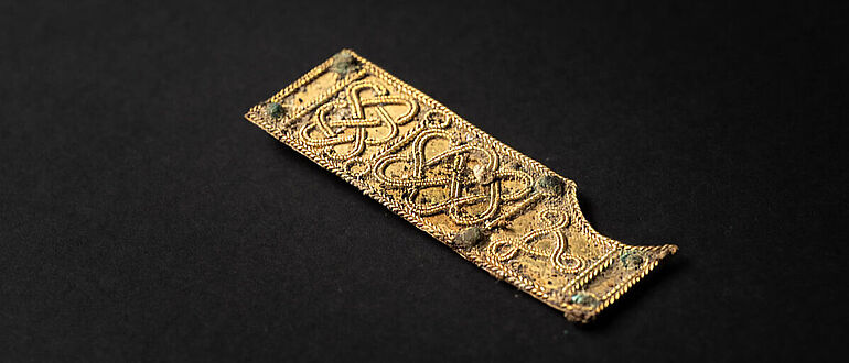 Goldener Schwertscheidenbeschlag