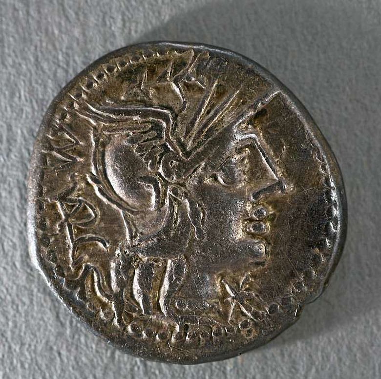 Die keltischen Silbermünzen ahmen auf der Vorderseite einen römischen Denar nach