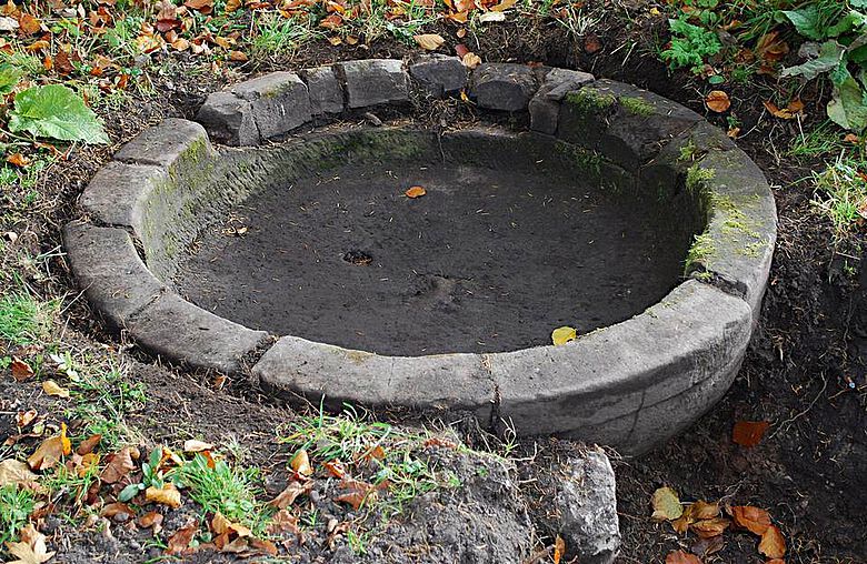 Die in Reinhardsbrunn gefundene Brunnenschale aus dem 12. Jh.