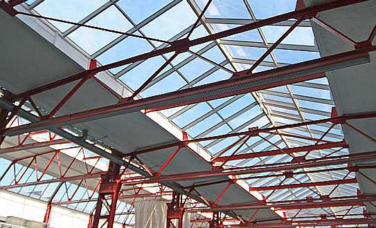 Die Ausstellungshalle des Museums für Antike Schiffahrt in der ehemaligen Großmarkthalle (Foto: RGZM/R. Müller)