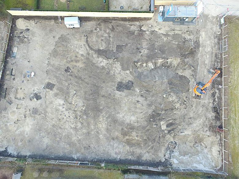 Drohnenaufnahme der Grabungsfläche in Neufahrn