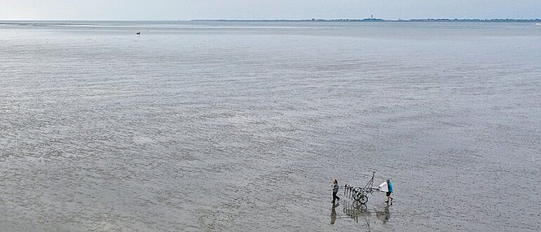 Ein Messwagen in Leichtbauweise liefert großflächig magnetische Kartierungen von Kulturspuren, die unter der heutigen Wattoberfläche verborgenen sind