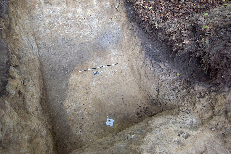 Verfüllter Bauschacht im Planum Verfüllter Bauschacht im Planum