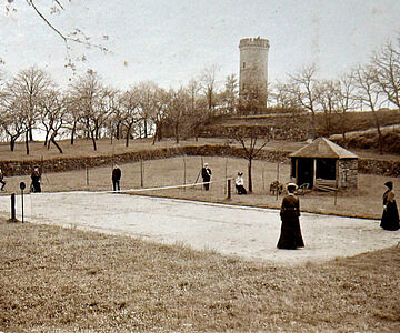 Tennisspielplatz auf dem Burghof, 1905