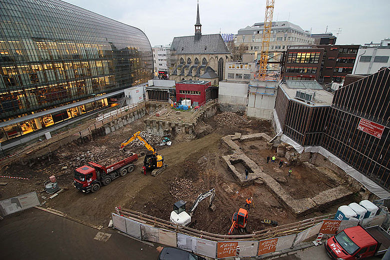 Ausgrabung eines römischen Monumentalbaus in Köln
