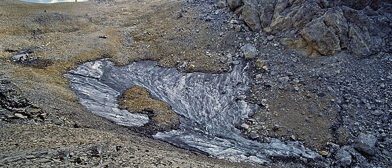 Eisfeld am Schnidejoch Pass