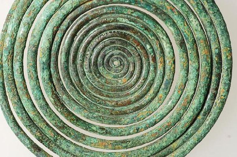 Krautheim: etwa 3000 Jahre alte bronzene Hakenspirale (Kopfschmuck, Durchmesser 10cm) (Foto: TLDA)