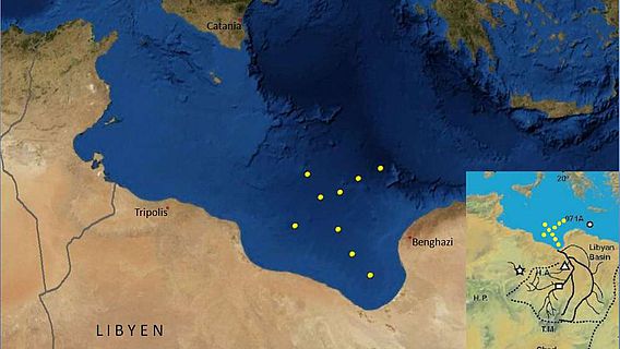 Lage der 9 Kernstationen in der großen Syrte vor Libyen, kleine Karte zeigt vermutete Flusssysteme in der nördlichen Sahara (Grafik: IFM-GEOMAR)