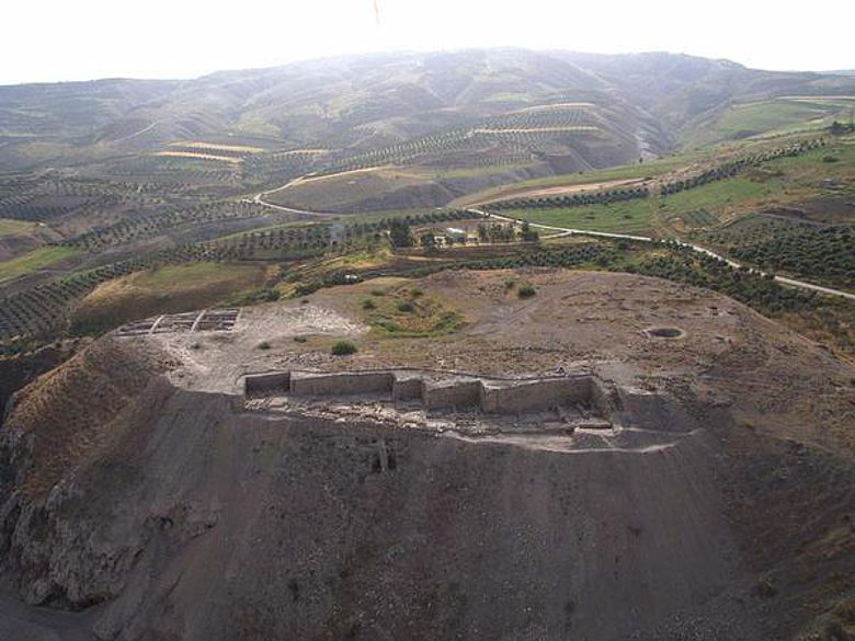 Im Rahmen des Gadara Region Project arbeitet das DEI zusammen mit dem Biblisch-Archäologischen Institut Wuppertal auf dem Tall Zira'a (5,88ha) in Jordanien (Foto: DEI)