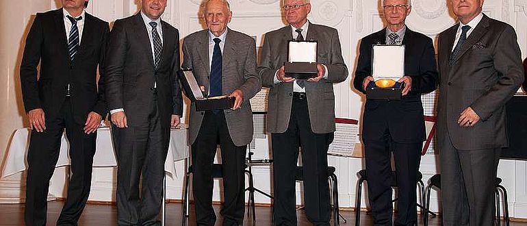 Die Preisträger des Archäologie-Preises 2012 bei der Verleihung im Stuttgarter Neuen Schloss (Quelle: Regierungspräsidium Stuttgart)