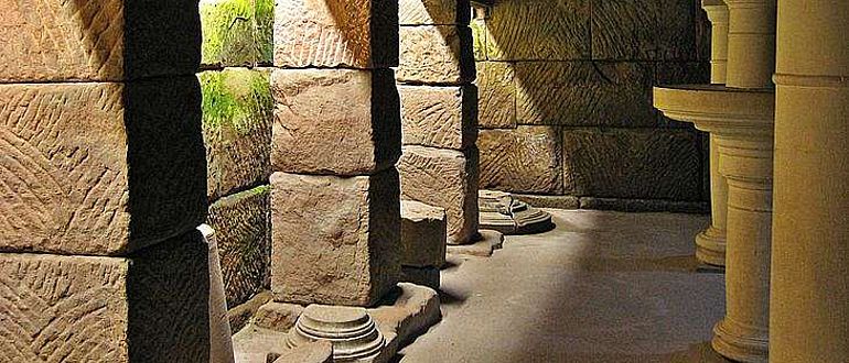 Blick in den Säulenkeller im Römermuseum Schwarzenacker (Foto: Lokilech/ CC BY-SA 3.0)