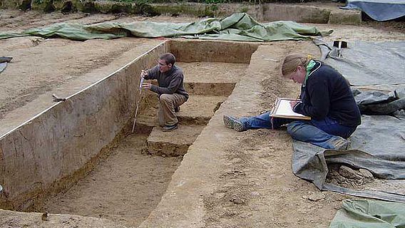 Auf einem Feld bei Nottuln fanden die Wissenschaftler Reste der ältesten nachgewiesenen Siedlung in der nordwestdeutschen Tiefebene (Foto: WWU)