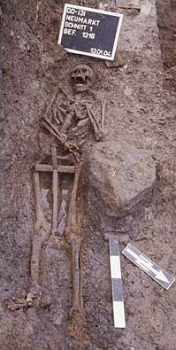 Abb. 10 Bestattung ohne Sarg. © Landesamt für Archäologie Sachsen Abb. 10 Bestattung ohne Sarg. © Landesamt für Archäologie Sachsen