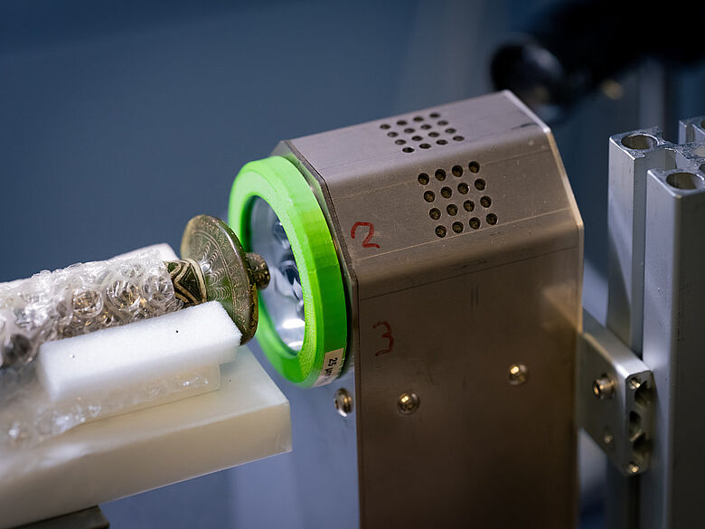 Nördlinger Bronzeschwert: Untersuchung des Knaufs