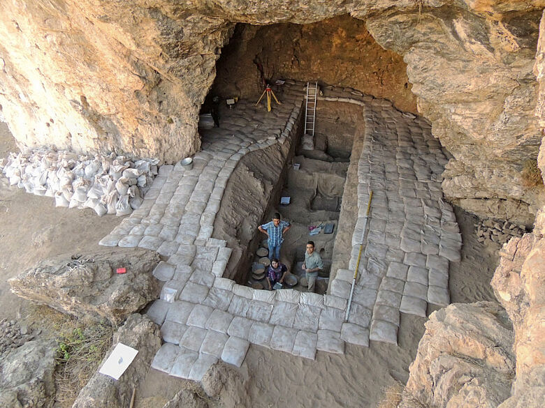 Ausgrabung an der paläolithischen Fundstelle Ghar-e Boof