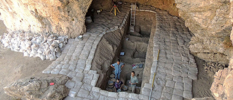 Ausgrabung an der paläolithischen Fundstelle Ghar-e Boof