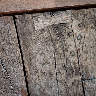Mittelalterliche Schiffsbohlen in der Konstanzer Kellerdecke Mittelalterliche Schiffsbohlen in der Konstanzer Kellerdecke