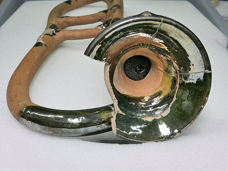 Glasierter Schallbecher der Trompete aus Dorfen