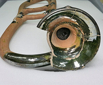 Glasierter Schallbecher der Trompete aus Dorfen