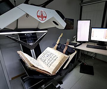 Der Cobra-Scanner ist Teil einer Digitalisierungsstation in der UB Mainz