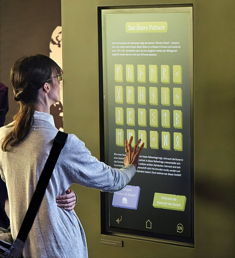 interaktive Touchscreen-Station im Varusschlacht-Museum in Bramsche