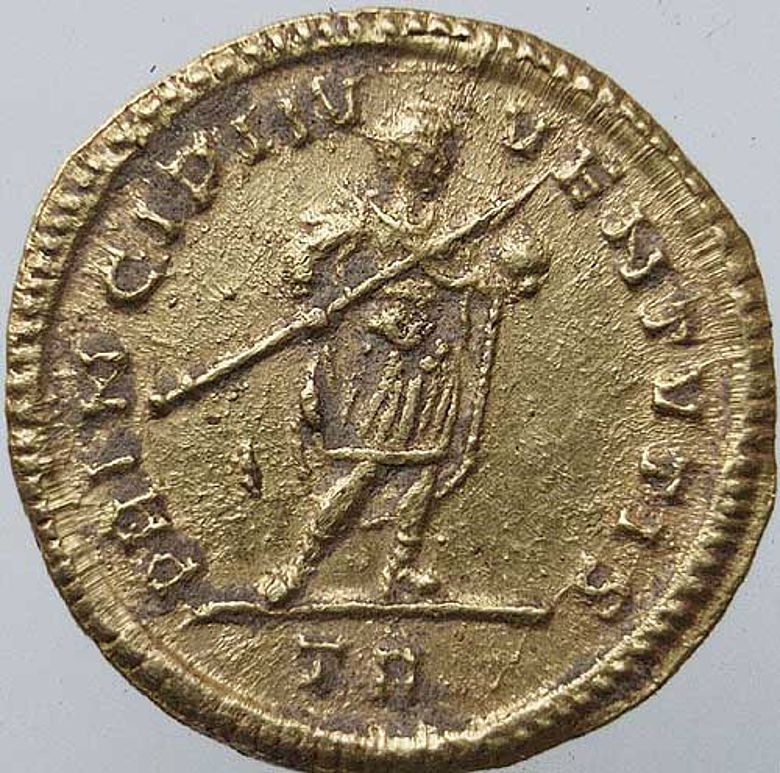 Am Tag der Antiken Numismatik präsentieren Forscher ihre Funde wie diese Münze, die um 330 nach Christus geprägt wurde. (Foto: LWL)