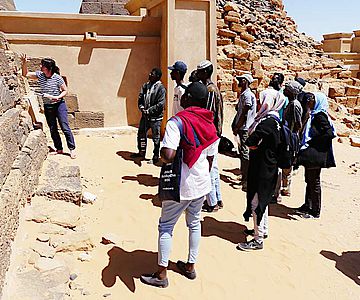 Restaurierungslehrgang an den Pyramiden von Meroe