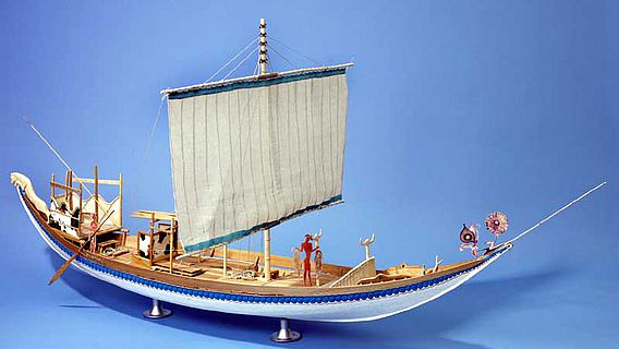 Modell eines spätminoischen Segelschiffs