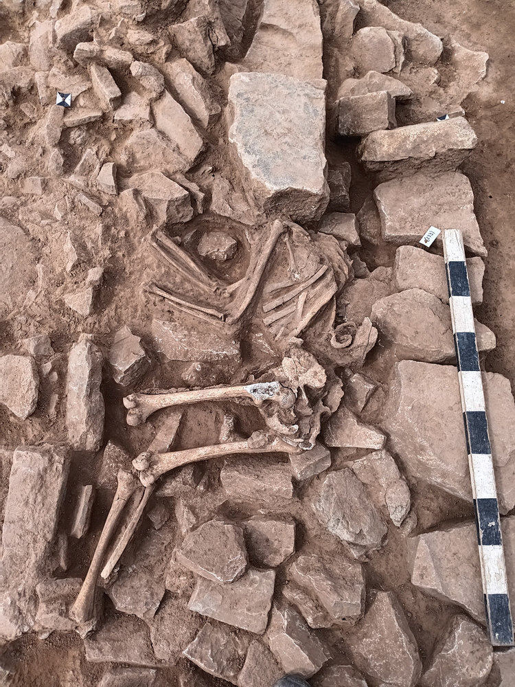 Skelett im Mauerausbruch