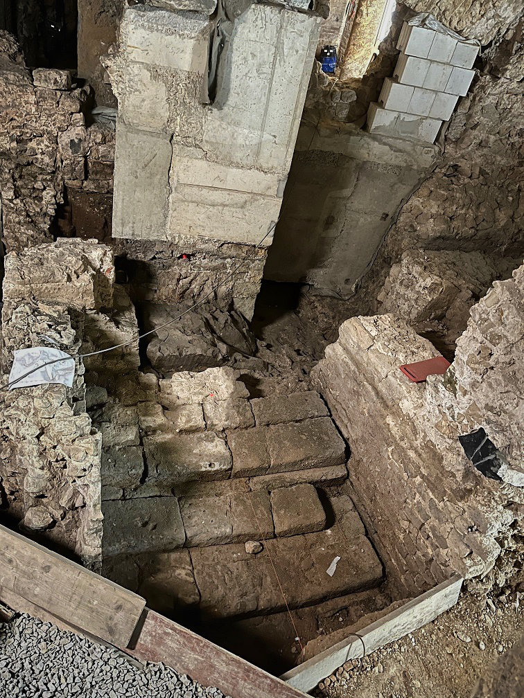 Freigelegte Römische Treppe aus dem 1. Jh.
